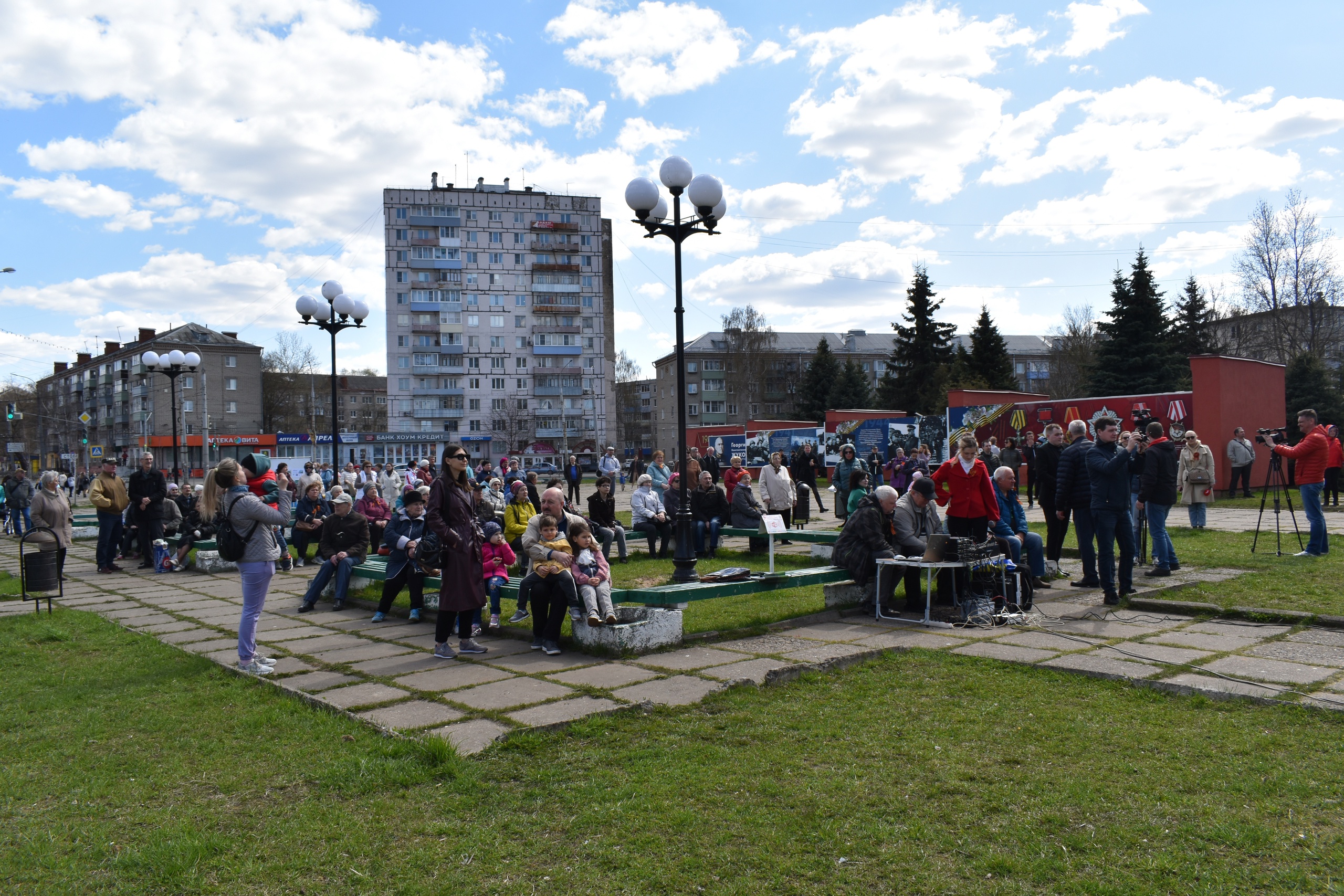 Лариса Ушакова приняла участие в мероприятии в поддержку благоустройства  площади Жукова